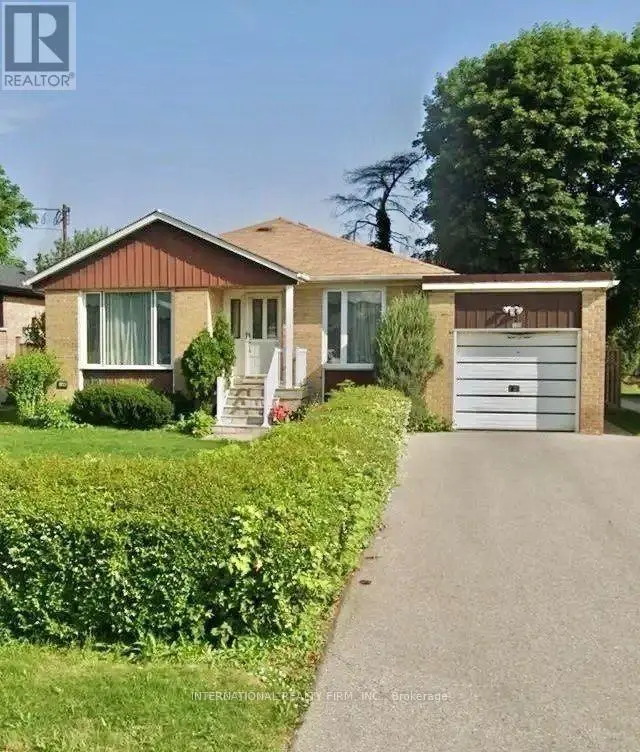 Detached at 198 WATERLOO AVENUE, Toronto