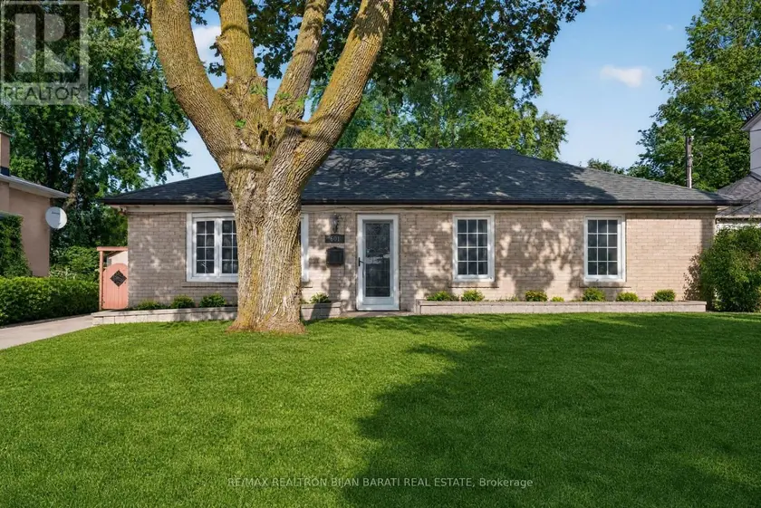 Detached at 601 CONACHER DRIVE, Toronto