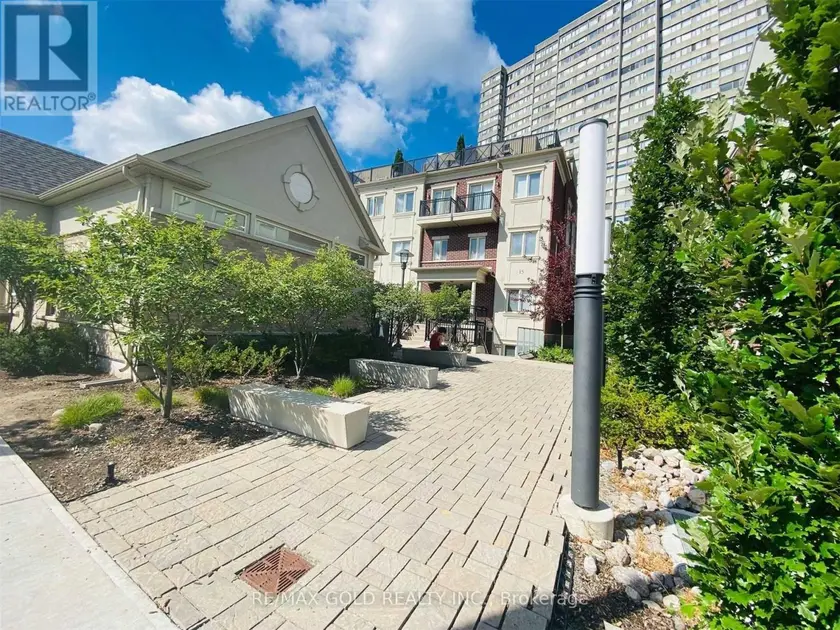 Townhouse at 114 - 15 CONEFLOWER CRESCENT, Toronto
