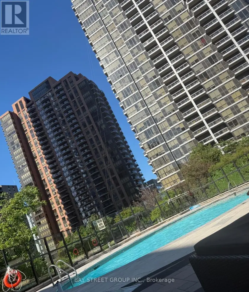Apartment at 811 - 2 ANNDALE DRIVE, Toronto