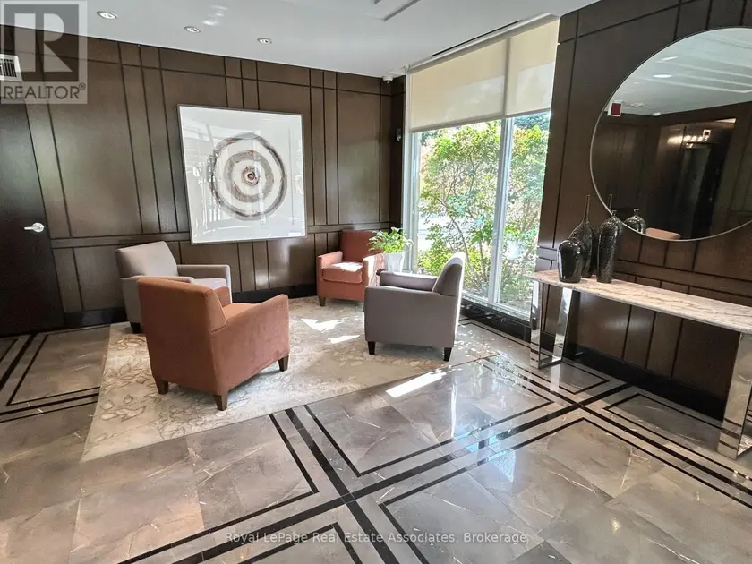 Apartment at 402 - 17 RUDDINGTON DRIVE, Toronto