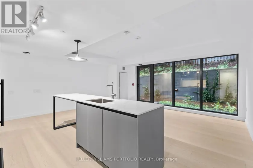 Townhouse at TH09 - 1720 BAYVIEW AVENUE, Toronto
