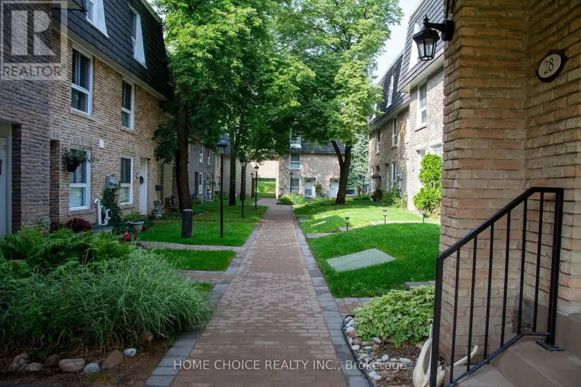 Townhouse at 28 TANGLE BRIARWAY, Toronto