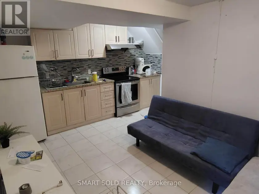 Townhouse at LOWER 66 BELLEVUE AVENUE, Toronto