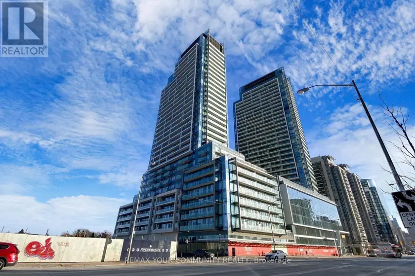Apartment at N1009 - 7 GOLDEN LION HEIGHTS, Toronto