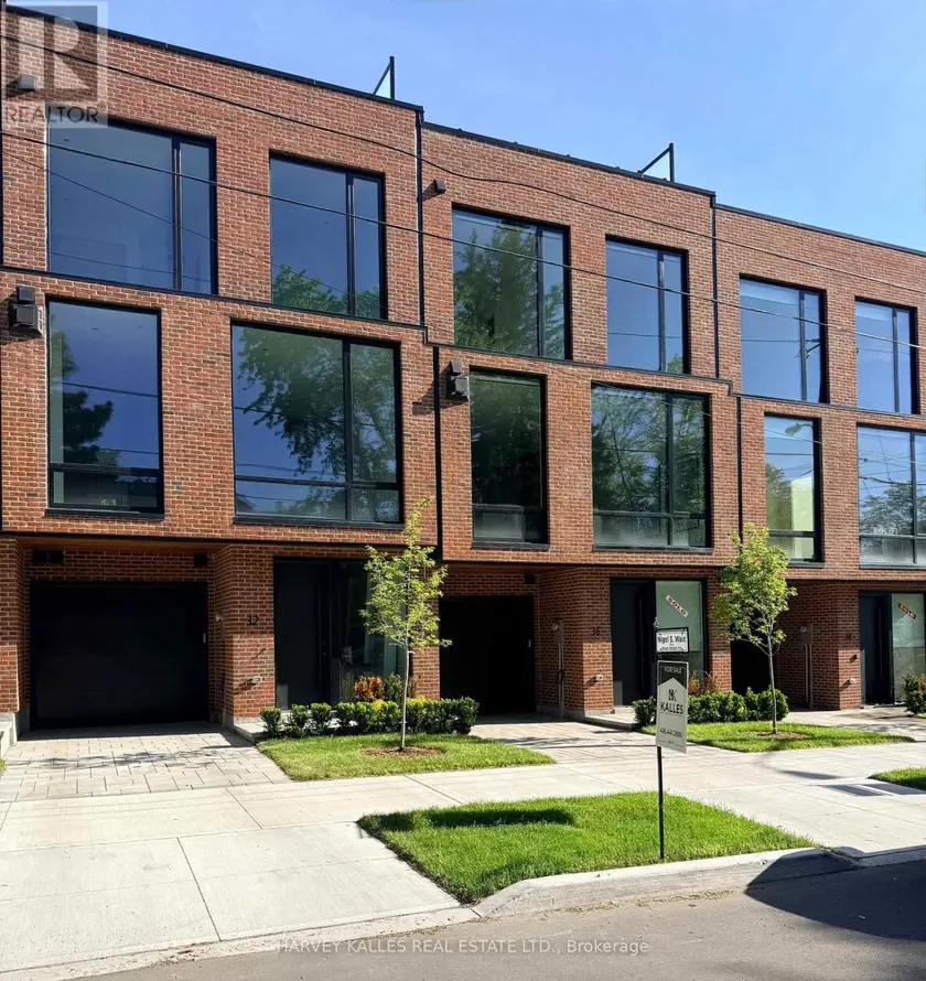 Townhouse at 32 EVERGREEN GARDENS, Toronto