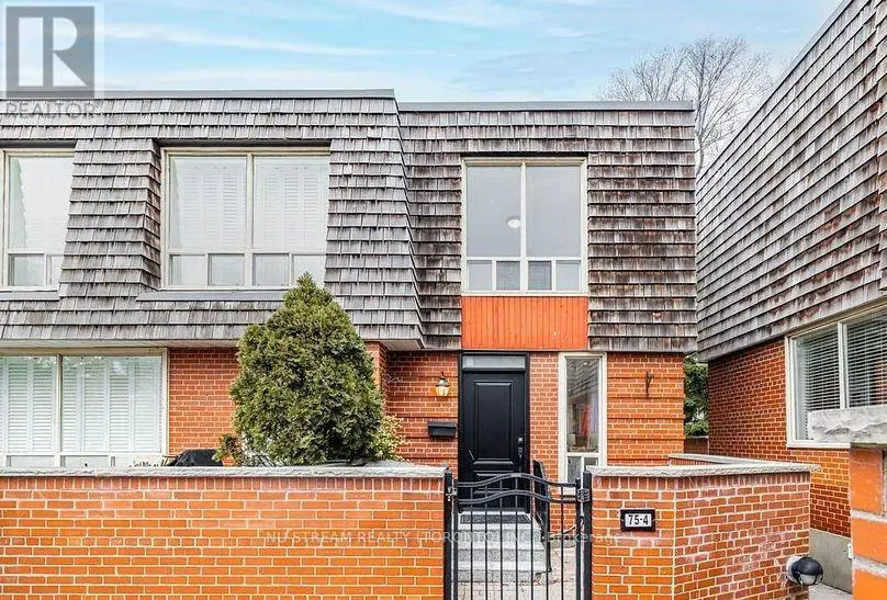 Townhouse at MAIN - 4- 75 UPPER CANADA DRIVE, Toronto