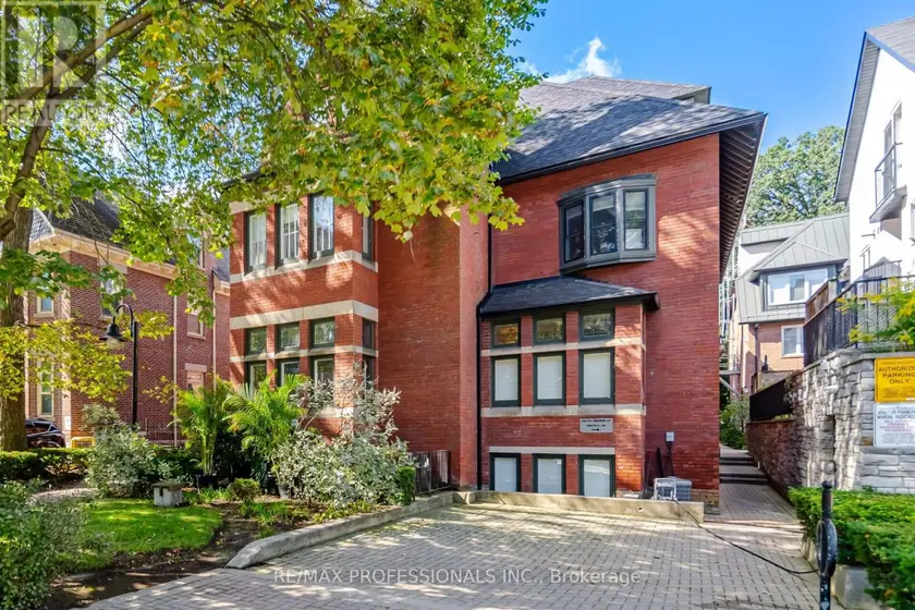 Townhouse at 10 - 228 ST GEORGE STREET, Toronto