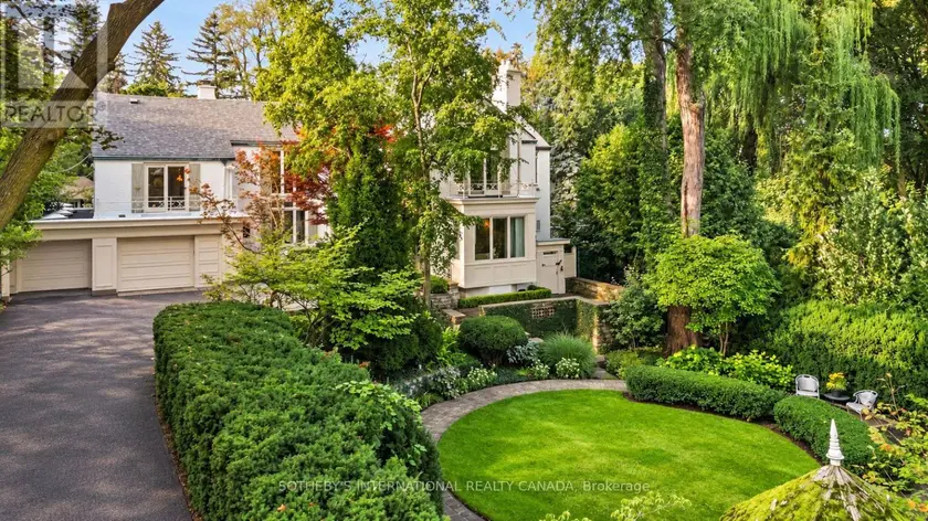 Detached at 12 FOREST GLEN CRESCENT, Toronto