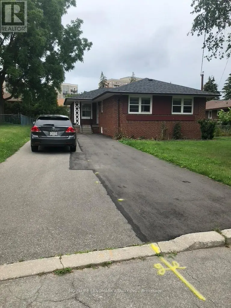 Detached at BSMT APT - 3 TINDER CRESCENT, Toronto