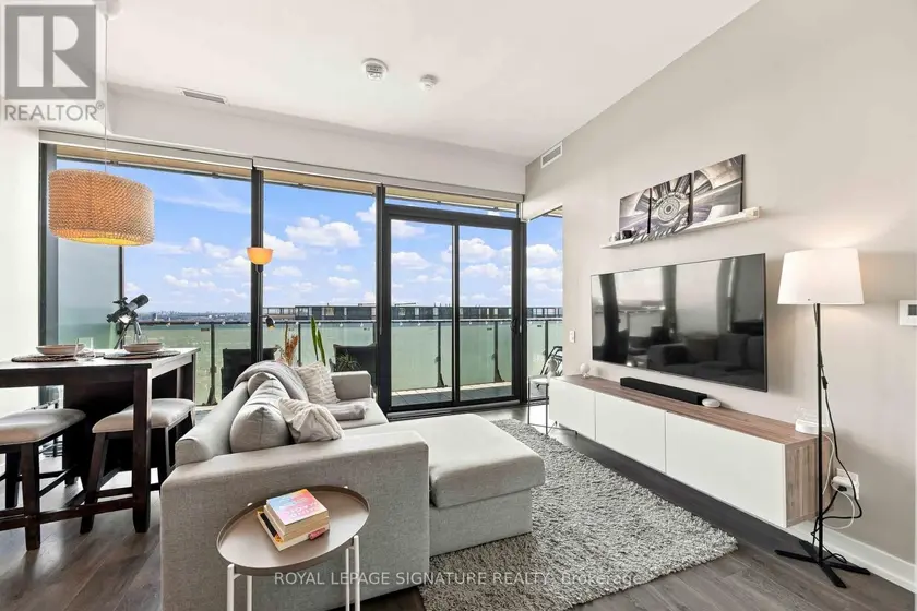 Apartment at 4305 - 161 ROEHAMPTON AVENUE, Toronto