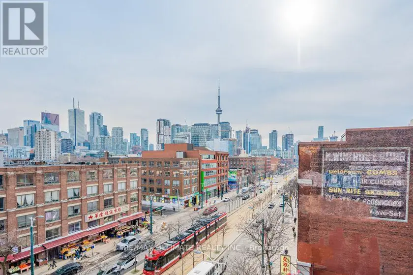 Apartment at 809 - 10 WILLISON SQUARE, Toronto