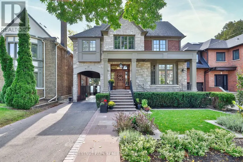 Detached at 19 WHITEHALL ROAD, Toronto