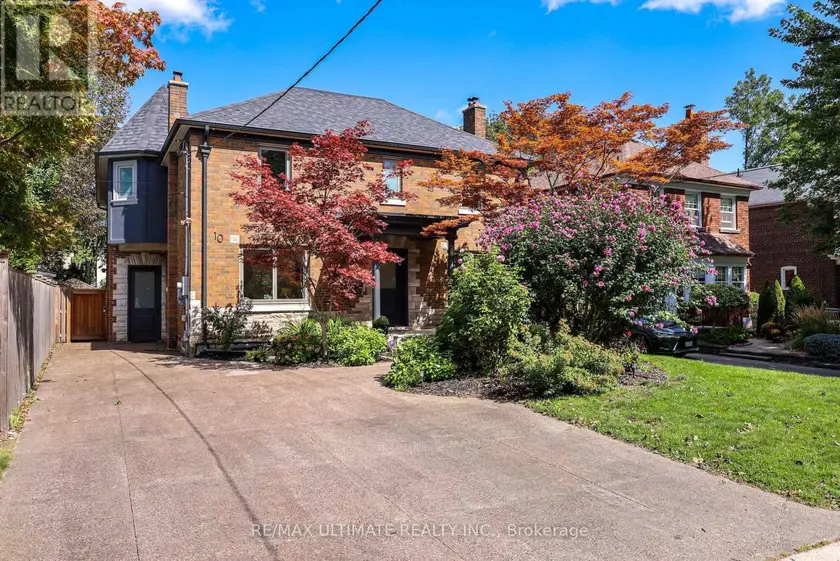 Detached at 10 FIELD AVENUE, Toronto