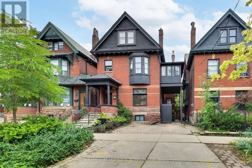 Detached at 135 MADISON AVENUE, Toronto