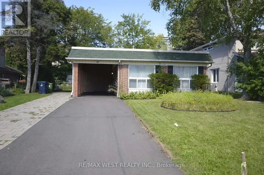 Detached at 32 AXSMITH CRESCENT, Toronto
