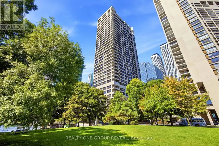 Apartment at 702 - 65 HARBOUR SQUARE, Toronto