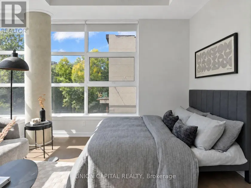Apartment at 202 - 10 WILLISON SQUARE, Toronto