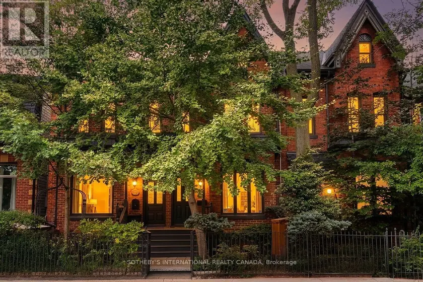Townhouse at 140 SPRUCE STREET, Toronto