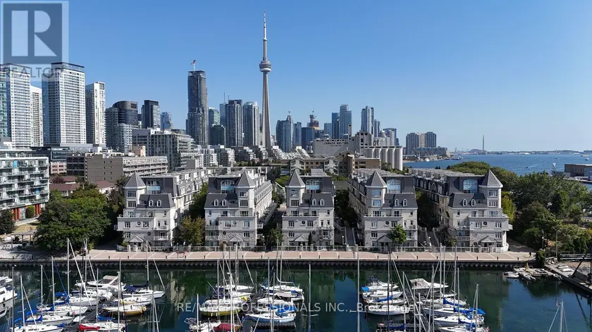 Townhouse at 327 - 32 STADIUM ROAD, Toronto