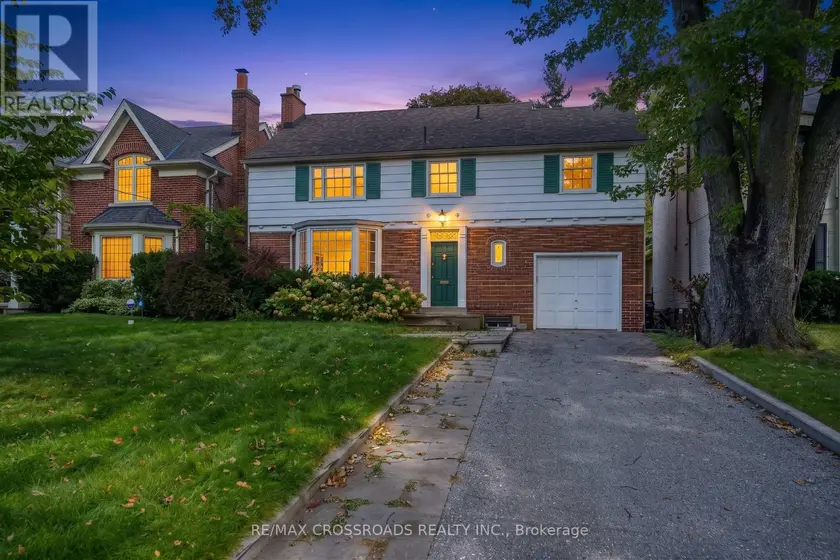 Detached at 19 STRATHGOWAN CRESCENT, Toronto