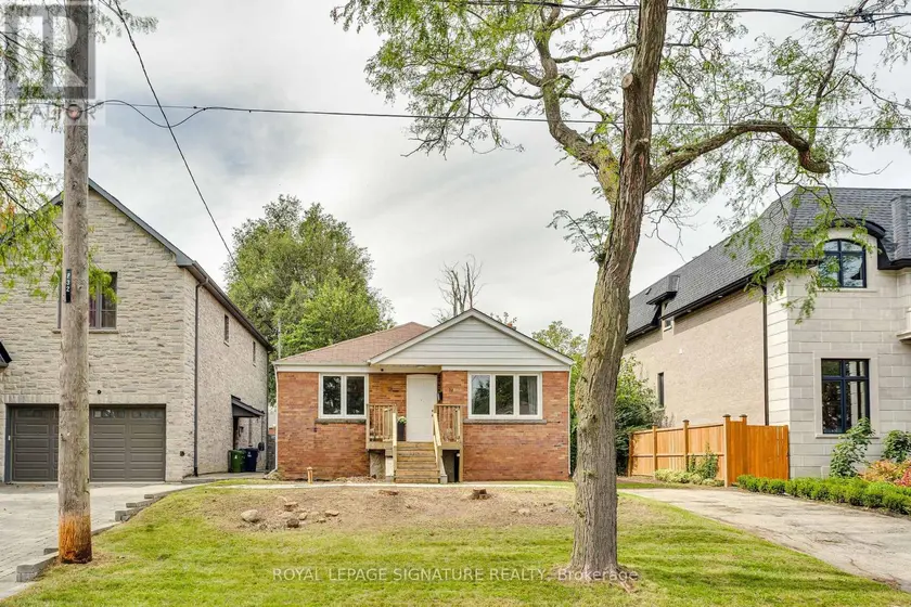 Detached at 32 WIGAN CRESCENT, Toronto