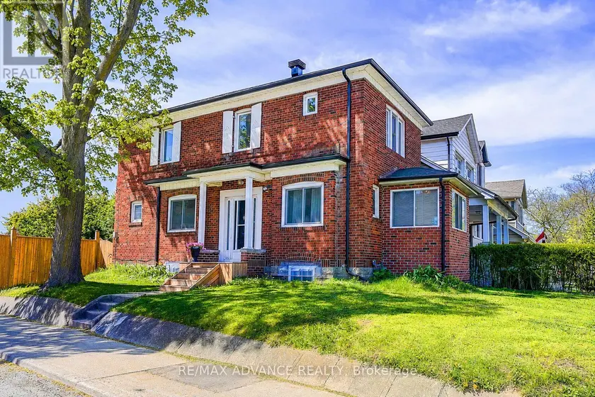 Detached at 33 CASTLEFIELD AVENUE, Toronto