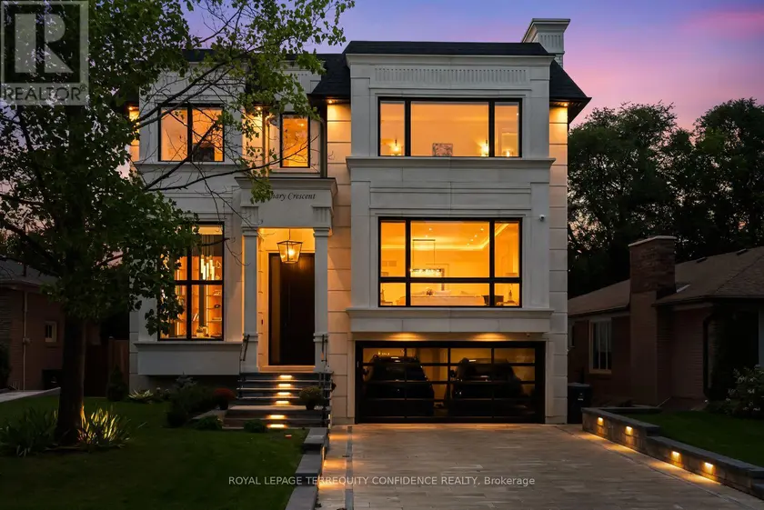 Detached at 8 CANARY CRESCENT, Toronto