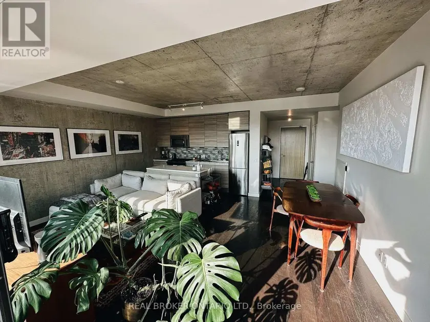 Apartment at 605 - 111 BATHURST STREET, Toronto