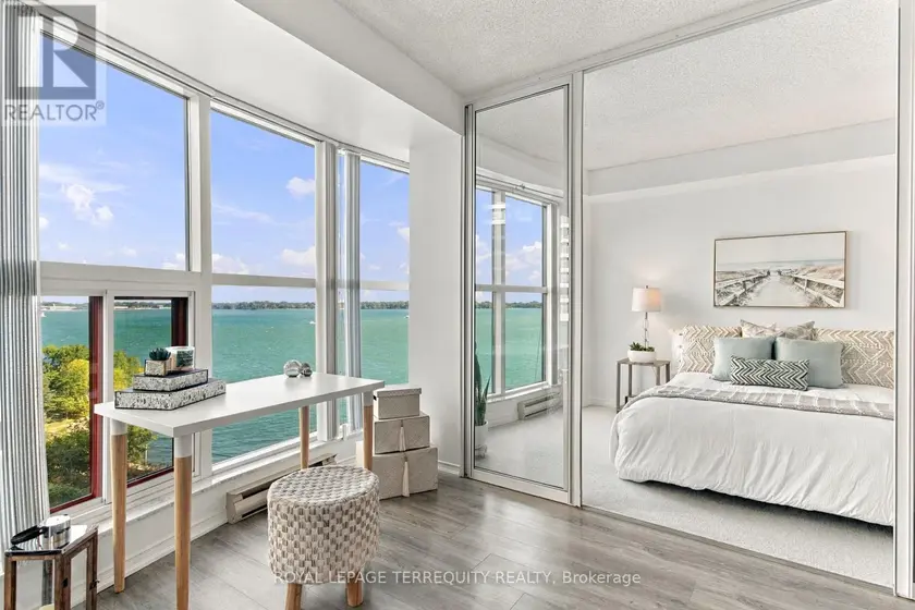 Apartment at 1104 - 99 HARBOUR SQUARE, Toronto