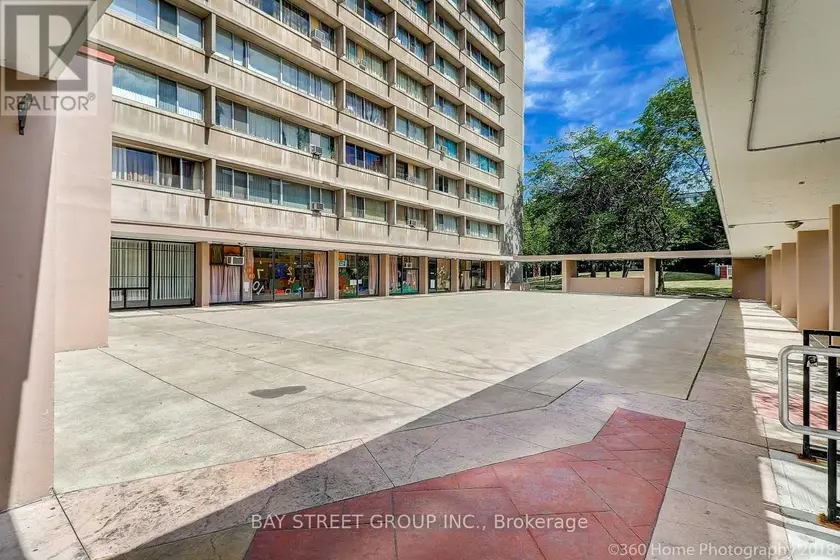 Apartment at 1010 - 100 LEEWARD GLENWAY, Toronto
