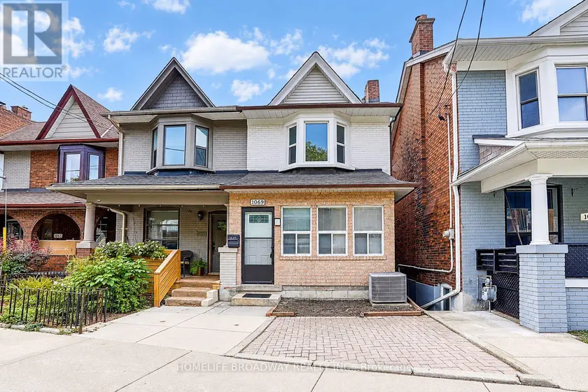 Semi-Detached/Link at 1069 DAVENPORT ROAD, Toronto