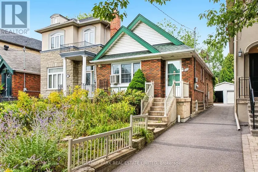 Detached at 336 FAIRLAWN AVENUE, Toronto