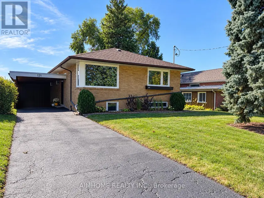 Detached at 121 WYNDCLIFF CRESCENT, Toronto