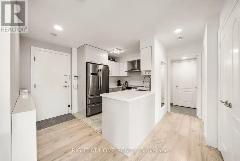 Apartment at 901 - 21 HILLCREST AVENUE, Toronto