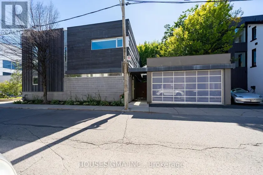 Detached at 11 BISHOP STREET, Toronto