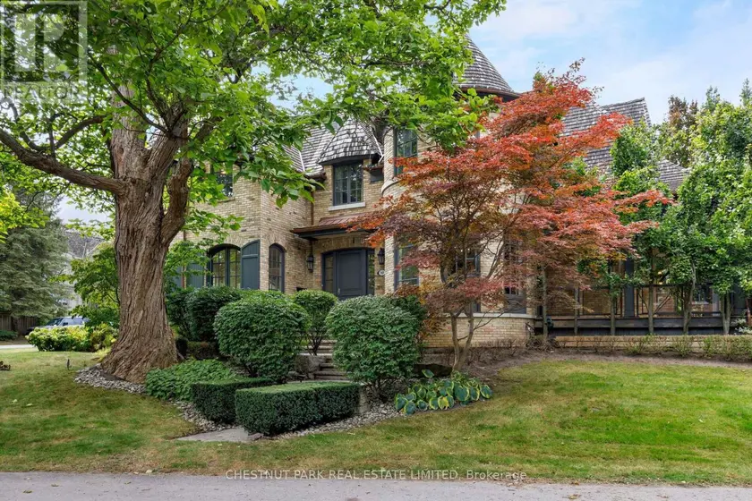 Detached at 10 BLYTH DALE ROAD, Toronto