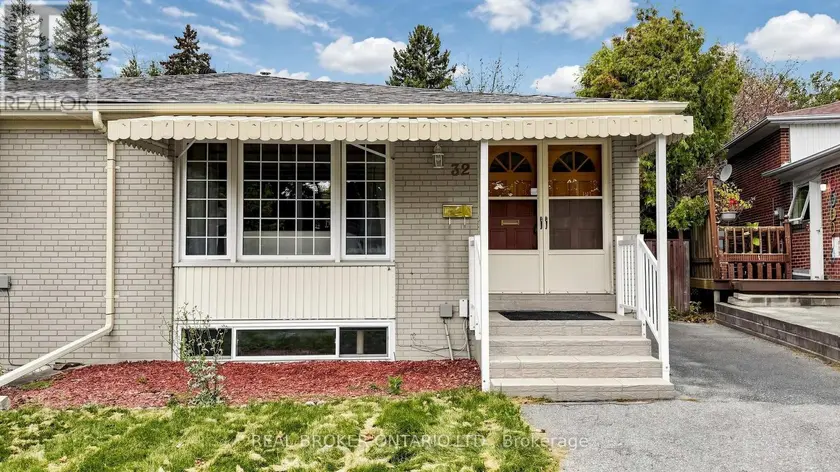 Semi-Detached/Link at 32 CAIRNSIDE CRESCENT, Toronto