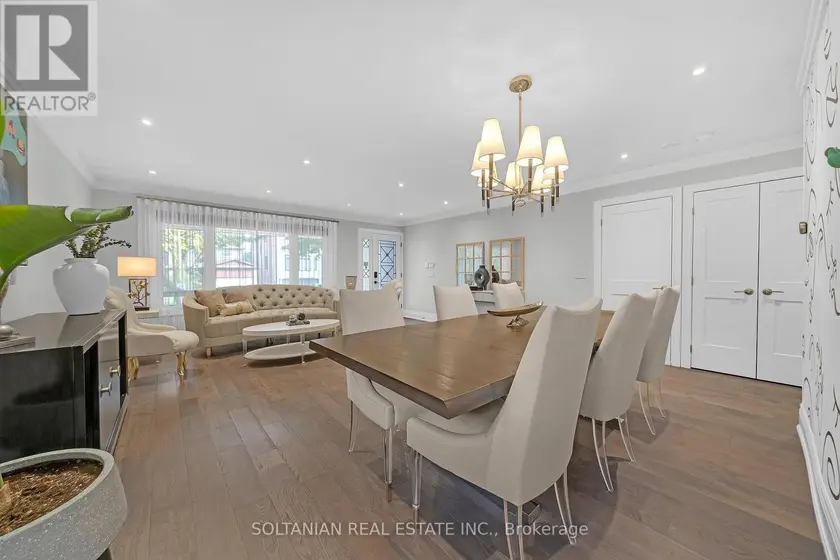 Detached at 33 MADAWASKA AVENUE, Toronto