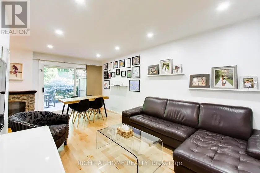 Townhouse at 3 - 46 THREE VALLEYS DRIVE, Toronto