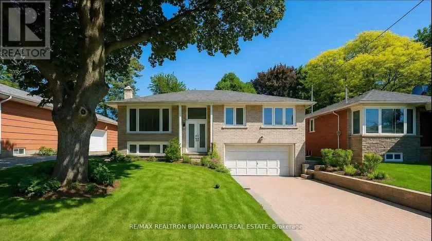 Detached at 33 SUMNER HEIGHTS DRIVE, Toronto