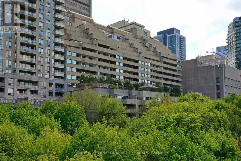 Apartment at PH6 - 360 BLOOR STREET E, Toronto
