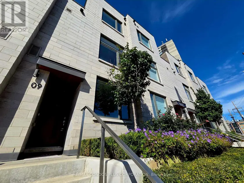 Townhouse at 9 - 270 DAVENPORT ROAD, Toronto