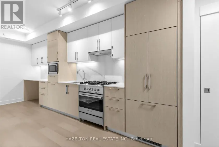 Apartment at 606 - 8 MANOR ROAD W, Toronto