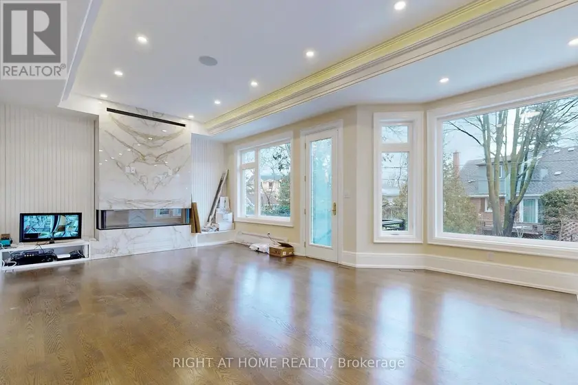 Detached at 10 JOCELYN CRESCENT, Toronto