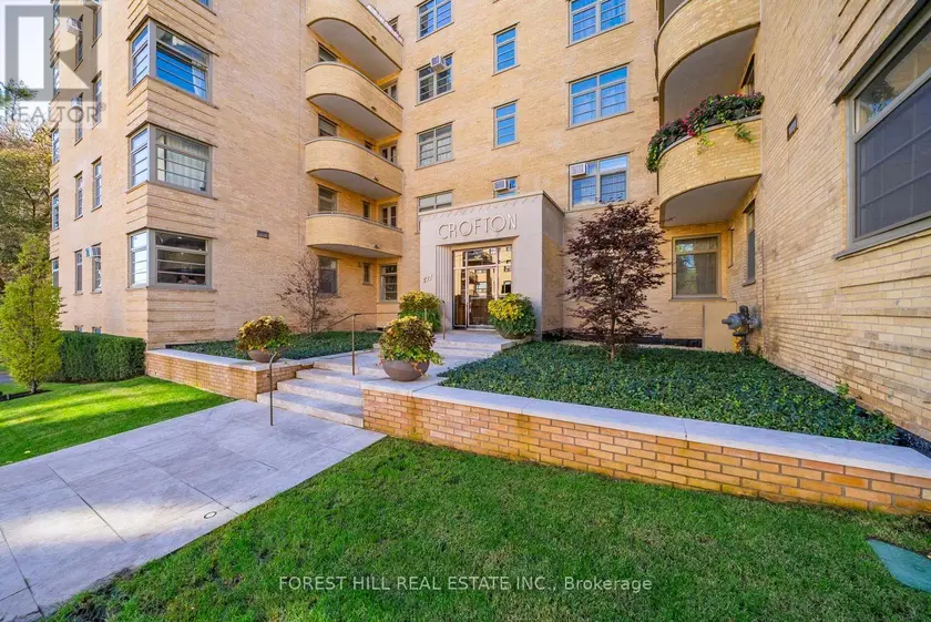 Apartment at 301 - 717 EGLINTON AVENUE W, Toronto