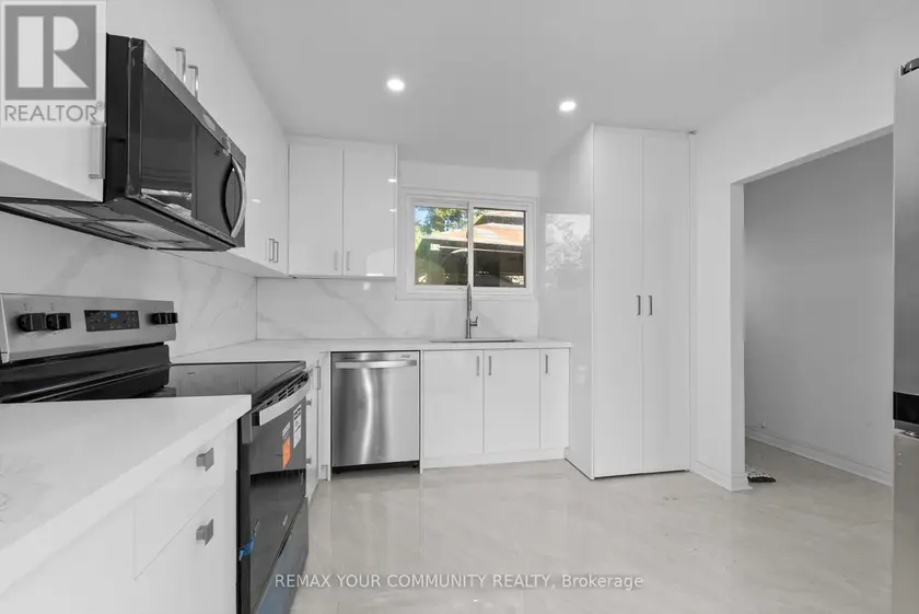 Detached at 2 LISBURN CRESCENT, Toronto