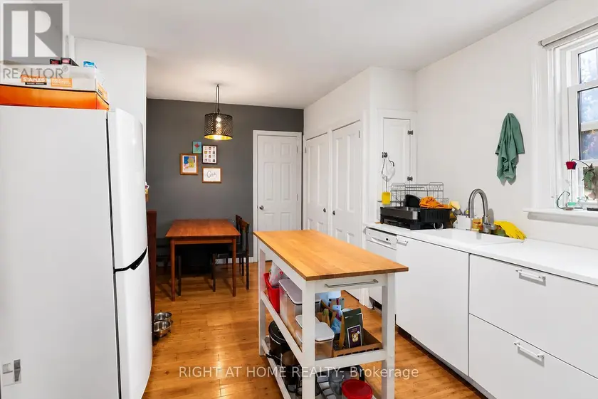Detached at MAIN FLOOR - 10 BORDEN STREET, Toronto