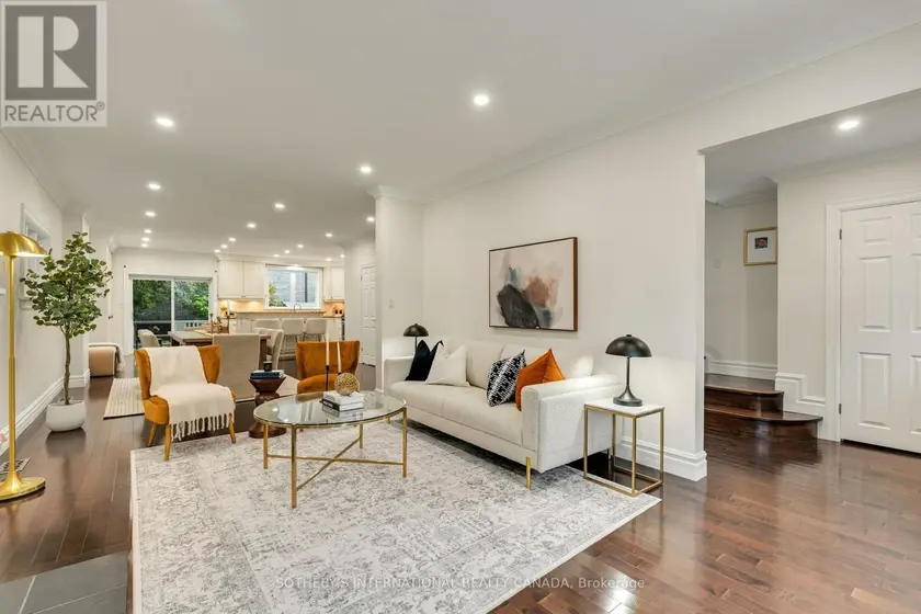 Detached at 122 BRENTCLIFFE ROAD, Toronto