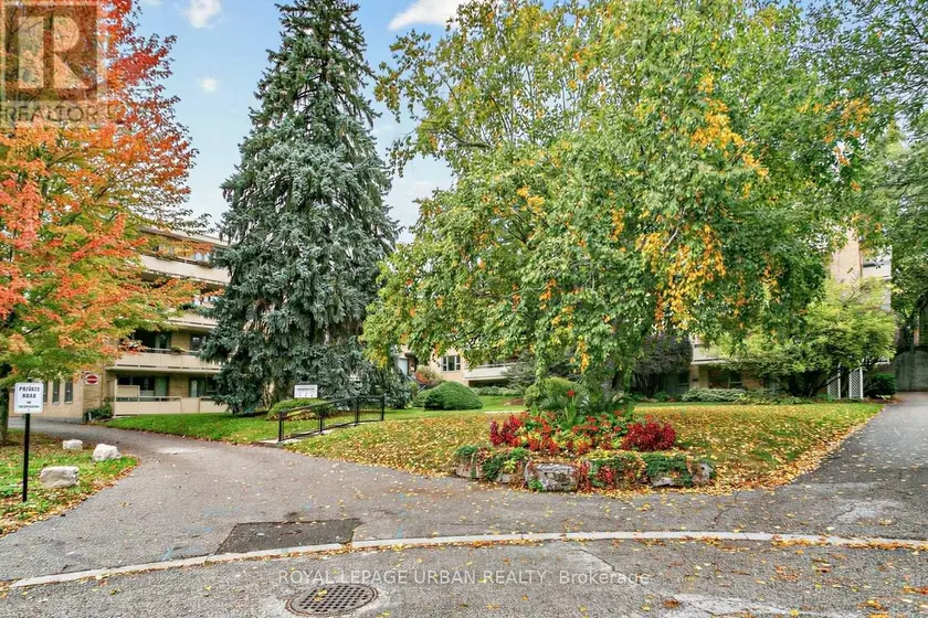 Apartment at 17 - 8 CORINTH GARDENS, Toronto